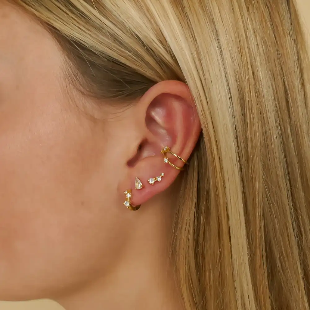 Les boucles d'oreilles dépareillées : la tendance pour créer de jolies  combinaisons.