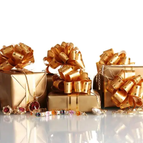 Idées de cadeaux de bijoux pour Noël : Des étincelles qui illuminent les fêtes!